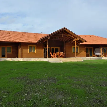 Majorka Vendeghaz Diósjenő