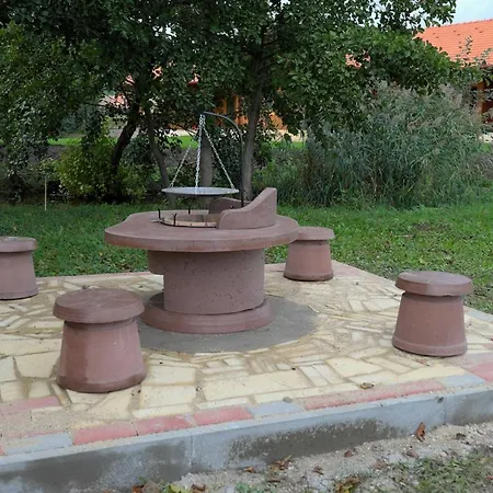 Majorka Vendeghaz Diósjenő