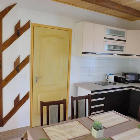 Majorka Vendeghaz Apartament *